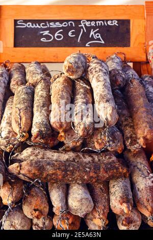 Delikatessensem zum Verkauf auf dem Außenmarkt, Frankreich, Korsika, Ajaccio Stockfoto