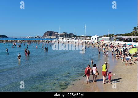 Strand am Mittelmeer bei La Ciotat, Frankreich, Bouches du Rhone, La Ciotat Stockfoto