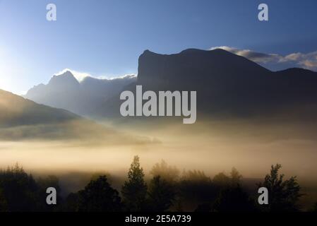 Rocher Rond und die Aiguilles de la Jarjatte, Auvergne-Rhône-Alpes, Frankreich, Drome, Lus la Croix Haute Stockfoto