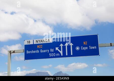 Nyanga Abzweigung an der Borcherds Quarry Road auf der N2 Autobahn, Kapstadt, Südafrika. Stockfoto