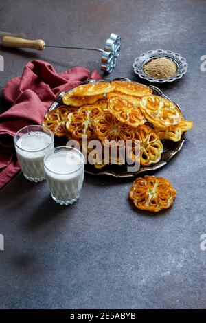 Indische Rosenkekse, Achappam, Achu Murukku indisches weihnachtsessen Stockfoto