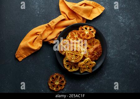 Indische Rosenkekse, Achappam, Achu Murukku indisches weihnachtsessen Stockfoto