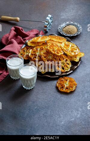 Indische Rosenkekse, Achappam, Achu Murukku indisches weihnachtsessen Stockfoto