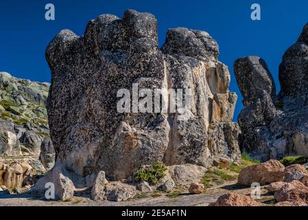 Granitfelsen, Gebiet Cantaro Magro, Naturpark Serra da Estrela, Region Centro, Portugal Stockfoto