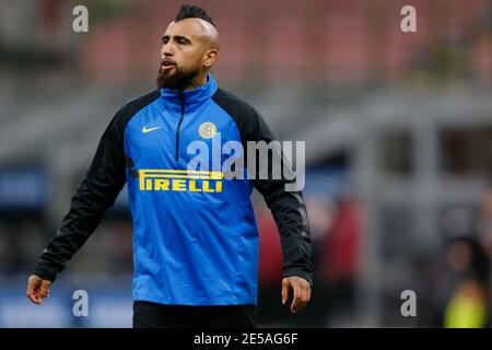 Mailand, Italien. Januar 2021. Arturo Vidal (FC Internazionale) Aufwärmen vor dem Spiel beginnt während FC Internazionale gegen AC Mailand, Italienischer Fußball Coppa Italia Spiel in Mailand, Italien, Januar 26 2021 Kredit: Unabhängige Fotoagentur/Alamy Live Nachrichten Stockfoto