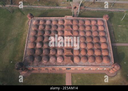 Bagerhat, Bangladesch - 21. Januar 2021: Die Sixty Dome Moschee ist eine Moschee in Bangladesch. Es ist Teil der Moschee Stadt Bagerhat, ein UNESCO-Welt Er Stockfoto