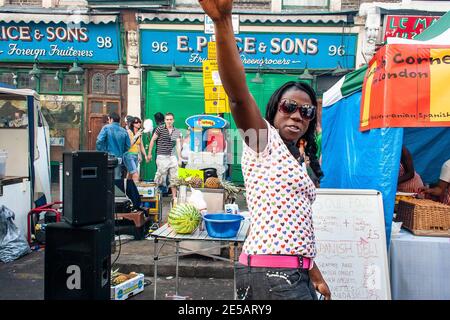 Mädchen auf der Golborne Road beim Notting Hill Carnival Stockfoto