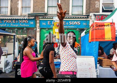 Mädchen auf der Golborne Road beim Notting Hill Carnival Stockfoto