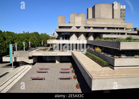 Außenansicht des National Theatre, London, Großbritannien Stockfoto