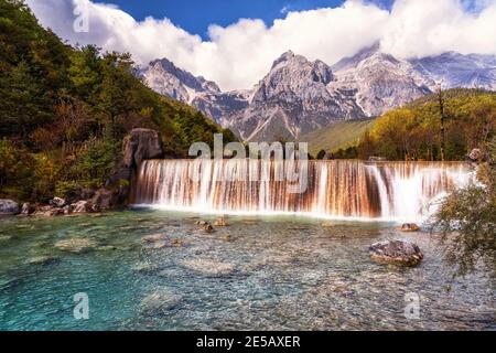 Blue Moon Valley in Jade Dragon Snow Mountain, Lijiang, Yunnan China. Natur und Landschaft im Herbst Hintergrund, einer der China Top Reise de Stockfoto