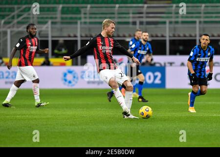 Mailand, Italien. Januar 2021. Simon Kjaer (24) vom AC Mailand beim Coppa Italia-Spiel zwischen Inter und AC Mailand in San Siro in Mailand. (Foto: Gonzales Photo - Tommaso Fimiano). Stockfoto