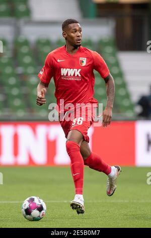 Reece OXFORD (A) im Einsatz mit Ball; Fußball 1. Bundesliga, 16. Spieltag, SV Werder Bremen (HB) - FC Augsburg (A) 2: 0, am 16. Januar 2021 in Bremen. Die DFL-Vorschriften verbieten die Verwendung von Fotos als Bildsequenzen und/oder quasi-Video weltweit Stockfoto
