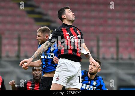 Mailand, Italien. Januar 2021. Alessio Romagnoli (13) vom AC Mailand beim Coppa Italia-Spiel zwischen Inter und AC Mailand in San Siro in Mailand. (Foto Kredit: Gonzales Foto/Alamy Live News Stockfoto