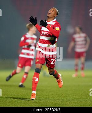 Elliot Simoes von Doncaster Rovers sieht während des Sky Bet League One-Spiels im Keepmoat Stadium, Doncaster, niedergeschlagen aus. Bilddatum: Dienstag, 26. Januar 2021. Stockfoto