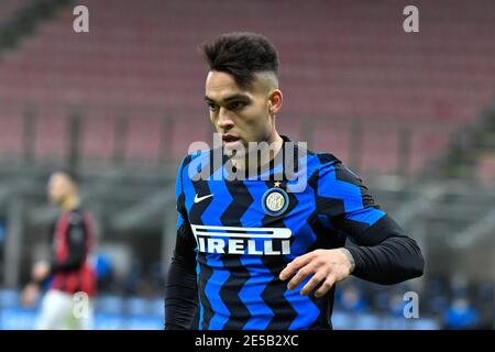 Mailand, Italien. Januar 2021. Lautaro Martinez (10) von Inter Mailand beim Coppa Italia-Spiel zwischen Inter und AC Mailand in San Siro in Mailand. (Foto Kredit: Gonzales Foto/Alamy Live News Stockfoto