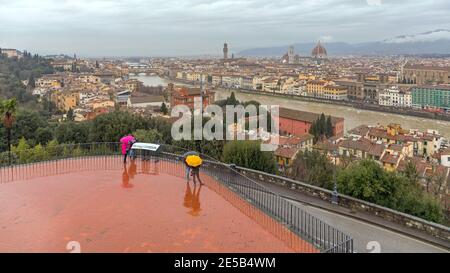 Florenz, Italien - 2. Februar 2018: Regnerischer Wintertag Stadtbild in Florenz, Italien. Stockfoto