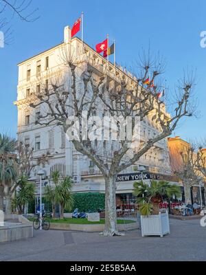 Cannes, Frankreich - 28. Januar 2018: Historisches Hotel Splendid am Wintertag in Cannes, Frankreich. Stockfoto