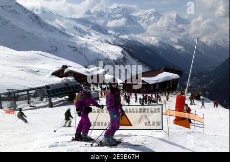 Ein Blick auf den Mont Blanc, vom Skigebiet Latour, im Chamonix-Tal, Frankreich, Stockfoto