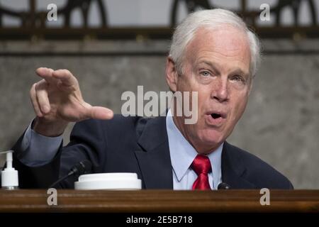 Washington, Usa. Januar 2021. Der republikanische Senator aus Wisconsin, Ron Johnson, nimmt an der Anhörung des Senats für Außenbeziehungen über die Ernennung von Linda Thomas-Greenfield zur Botschafterin der Vereinigten Staaten bei den Vereinten Nationen am 27. Januar 2021 auf dem Capitol Hill in Washington, DC Teil. Foto von Michael Reynolds/UPI Kredit: UPI/Alamy Live Nachrichten Stockfoto