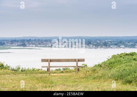 Anzeigen von Warren Hill in Hengistbury Head Landspitze Naturschutzgebiet über Christchurch Harbour Christchurch im Hintergrund, Dorset, England, Großbritannien Stockfoto