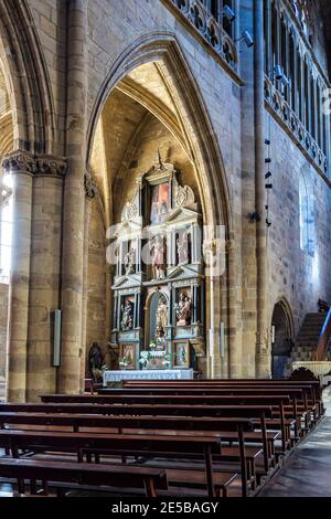 Innenraum der Kirche San Salvador in Getaria, Baskenland in Spanien. Stockfoto