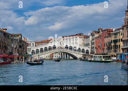 Rialtobrücke vom Boot aus gesehen, Venedig, Venetien, Italien Stockfoto