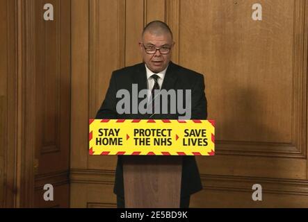 Screengrab von Jonathan Van Tam, dem stellvertretenden Chief Medical Officer für England, während einer Medienbesprechung in Downing Street, London, zum Coronavirus (Covid-19). Bilddatum: Mittwoch, 27. Januar 2021. Stockfoto
