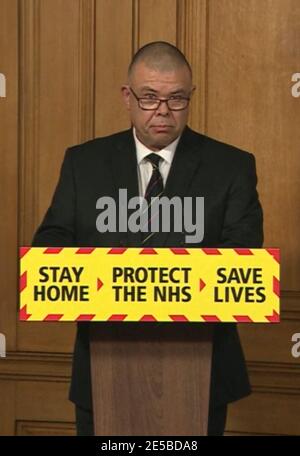 Screengrab von Jonathan Van Tam, dem stellvertretenden Chief Medical Officer für England, während einer Medienbesprechung in Downing Street, London, zum Coronavirus (Covid-19). Bilddatum: Mittwoch, 27. Januar 2021. Stockfoto