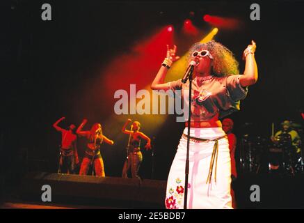 Kelis beginnt ihre UK Tour im Shepherds Bush Empire in London. Juni 2000 Stockfoto