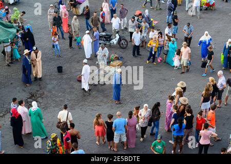 Schlangenbeschwörer auf dem Platz Jemaa-el-Fnaa. Marrakesch, Marokko Stockfoto