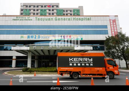 Taoyuan, Taiwan. Januar 2021. Ein Überblick über das Taoyuan General Hospital, wo eine Gruppe von häuslichen Ausbrüchen von Covid-19-Infektionen begonnen hat.die Stadt Taoyuan hat vor kurzem 5000 Personen zur Quarantäne verpflichtet und die Covid-19-Tests durchlaufen.viele Versammlungen, Aktivitäten und Schulen wurden ausgesetzt, um eine Ausweitung der Übertragung zu vermeiden. Kredit: SOPA Images Limited/Alamy Live Nachrichten Stockfoto