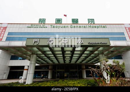 Taoyuan, Taiwan. Januar 2021. Ein Überblick über das Taoyuan General Hospital, wo eine Gruppe von häuslichen Ausbrüchen von Covid-19-Infektionen begonnen hat.die Stadt Taoyuan hat vor kurzem 5000 Personen zur Quarantäne verpflichtet und die Covid-19-Tests durchlaufen.viele Versammlungen, Aktivitäten und Schulen wurden ausgesetzt, um eine Ausweitung der Übertragung zu vermeiden. Kredit: SOPA Images Limited/Alamy Live Nachrichten Stockfoto