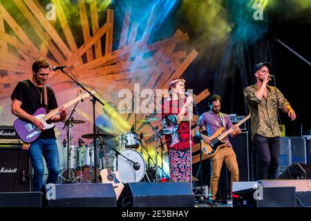 TA'kaiya Blaney tritt mit den Boom Booms beim Drum is Calling Festival, Kanada 150+ Event, Larwill Park, Vancouver, British Columbia, Kanada auf. Stockfoto