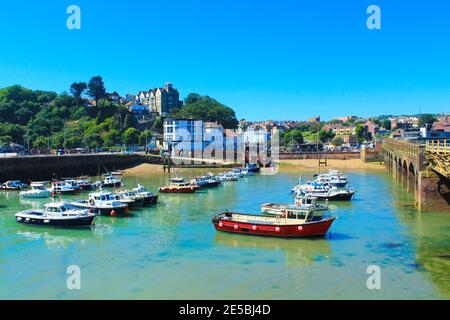 Blick auf den Hafen von Folkestone.Folkestone Hafen ist der Haupthafen der Stadt Folkestone in Kent, England.Juli 2016 Stockfoto