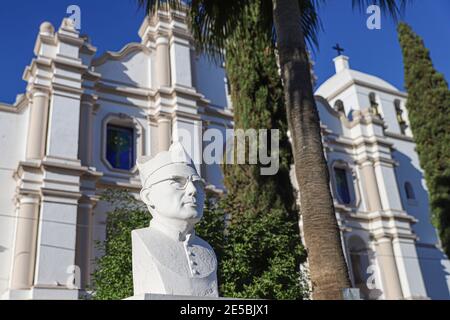 Kirche unserer Lieben Frau von Candelaria in Moctezuma, Sonora, Mexiko. Stadt im Zentrum des Staates Sonora, in Mexiko und der Ruta de la Sierra. Moctezuma früher Oposura genannt. Religion, Kapelle, katholizismus ..... (Foto: Luis Gutierrez, NortePhoto.com) Iglesia de Nuestra Señora de la Candelaria en Moctezuma, Sonora, Mexiko. pueblo ubicado en el Centro del estado de Sonora, en México y la Ruta de la Sierra. Moctezuma anteriormente llamada Oposura. Religion, capilla, catolicismo..... (Foto von Luis Gutierrez, NortePhoto.com) Stockfoto