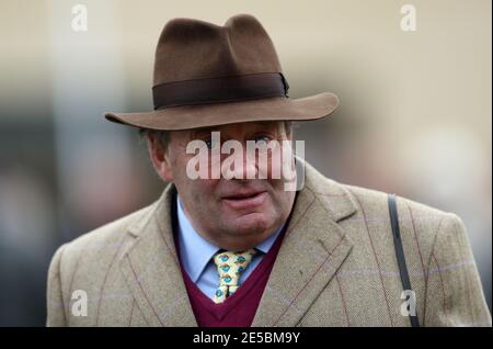 Aktenfoto vom 13-12-2019 von Trainer Nicky Henderson. Ausgabedatum: Mittwoch, 27. Januar 2021. Stockfoto