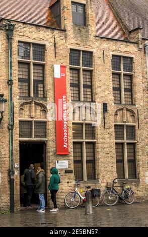 Brügge, Belgien - 8. Mai 2019: Außenschild des Bier-Museums, einem Museum, das dem belgischen Bier gewidmet ist. Stockfoto