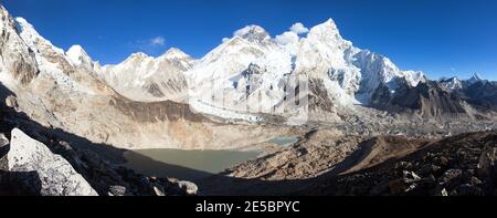 Abenduntergang Panoramablick auf Mount Everest mit schönen blauen Himmel von Kala Patthar, Khumbu Tal, Sagarmatha Nationalpark, Nepal Himalaya Stockfoto