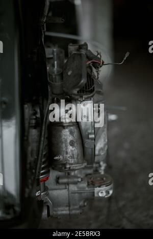 Nahaufnahme Retro Motorrad Teil in der Garage Stockfoto
