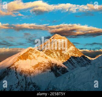 Abendliche farbige Ansicht des Everest von Kala Patthar - Nepal Stockfoto