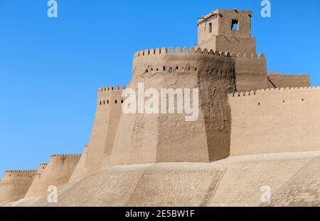 Mauer von Itchan Kala (Ichon Qala) - Chiwa (Chiva, Heva, Xiva, Chiwa, Khiveh) - Provinz Xorazm - Usbekistan - Stadt an der Seidenstraße Stockfoto