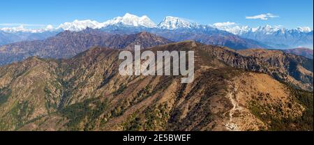 Panoramablick auf himalaya-Bereich von Pikey Peak - Trek Von Jiri Bazar zum Everest-Basislager - Nepal Stockfoto