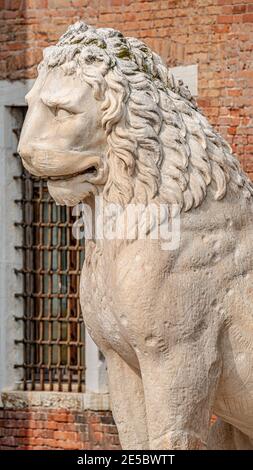 Das antike venezianische Piräus Löwenkopf in der Nähe von Arsenal in Venedig, Italien Stockfoto