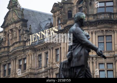 Außenansicht des Jenners Kaufhauses in der Princes Street in Edinburgh. Der Laden wird am 23. Mai 2021 geschlossen. Stockfoto