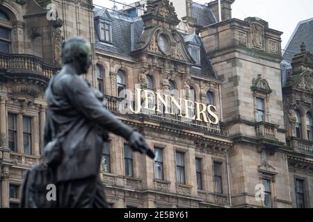 Außenansicht des Jenners Kaufhauses in der Princes Street in Edinburgh. Der Laden wird am 23. Mai 2021 geschlossen. Stockfoto