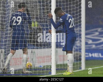 Chelsea's Callum Hudson-Odoi (rechts) rues eine verpasste Chance für ihre Seite während des Premier League-Spiels in Stamford Bridge, London. Bilddatum: Mittwoch, 27. Januar 2021. Stockfoto