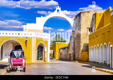 Izamal, Mexiko. Gelbe Kolonialstadt auf der Halbinsel Yucatan, Mittelamerika. Stockfoto