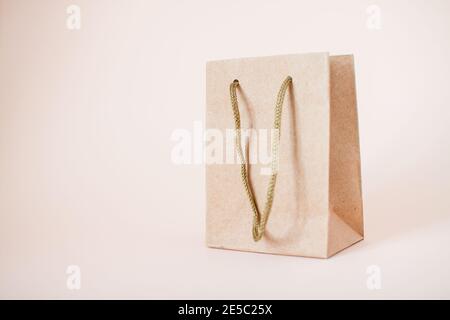 Geschenktüte. Valentinstag Stockfoto