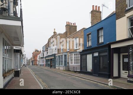 Ramsgate, UK - Jan 1 2021 die markante Architektur der Addington Street am Neujahrstag. Die Straße war einst die Hauptstraße für die Gegend von West Stockfoto