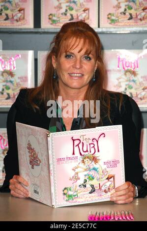 Sarah Ferguson tritt am 30. September 2008 in der Buchhandlung Borders in New York City, USA, auf, um ihr neues Buch "Tea for Ruby" zu unterzeichnen. Foto von Gregorio Binuya/ABACAPRESS.COM Stockfoto